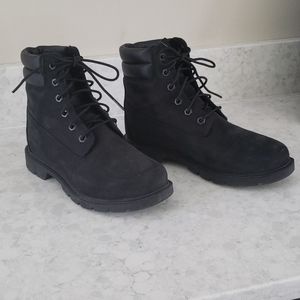 Black Ladies Timberland boots. Size 6.